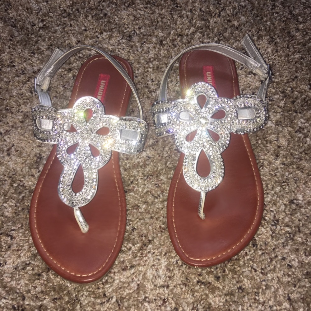 The perfect way to dress up any outfit!💎